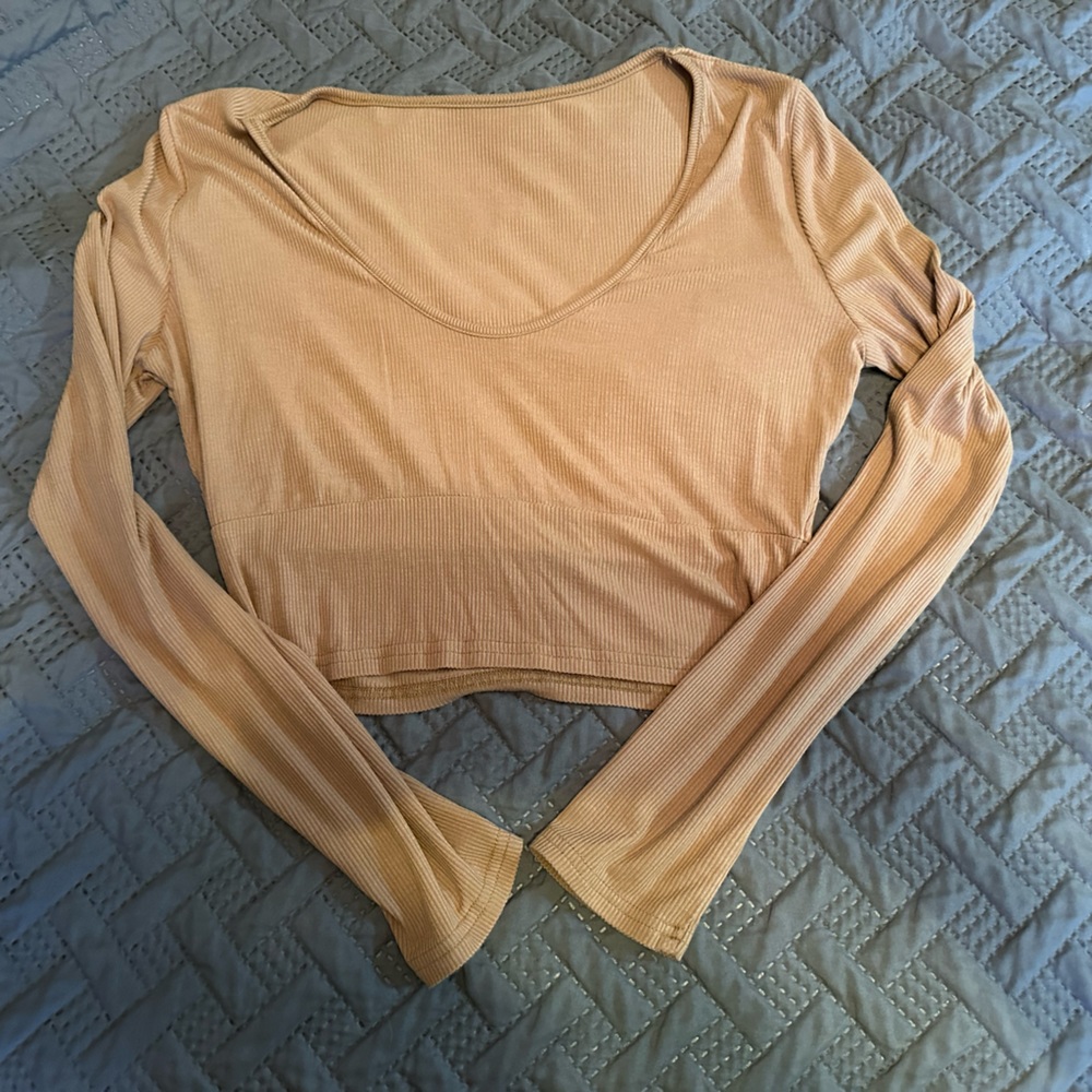Scoop neck crop tee